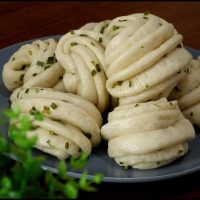 Steamed Chinese scallion bun is also named as Hua Juan, literally mean flower shape rolls. It is a transformation of Chinese steamed buns (mantou).