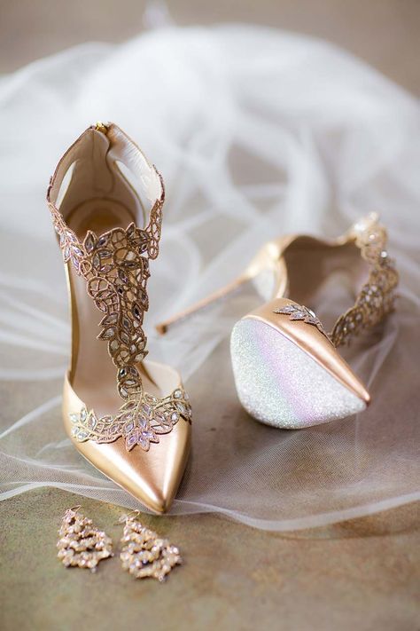 35 The Hot and Shining Heels Make You Queen in the Wedding